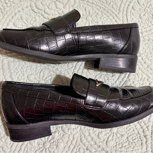 Aldo Women’s shoes Size 6 Black Croc Embossed Loafers Gold Detail Block Heel - Picture 2 of 9